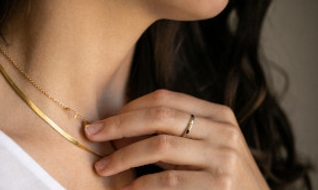 Le guide de nettoyage des bijoux en or