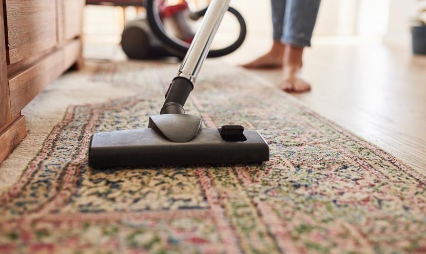 Des astuces pratiques pour bien nettoyer un tapis 