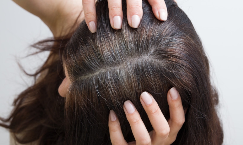 Quelques conseils pour camoufler ses racines blanches