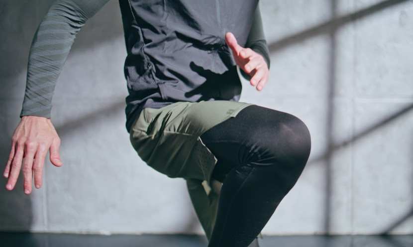 Renforcement des genoux : 5 exercices faciles à faire chez soi 